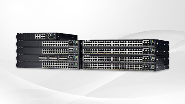 Equipos de redes de Dell con fondo blanco